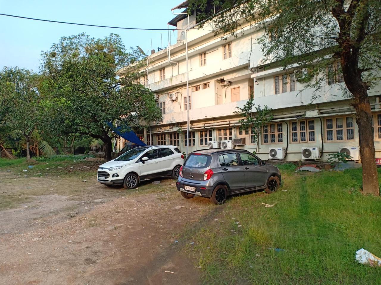 Hotel Woodlands Chottanikara Exterior foto